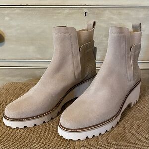 Ladies DOLCE VITA Huey H20 Suede Waterproof  Boot Dune Size 9.5M NWT